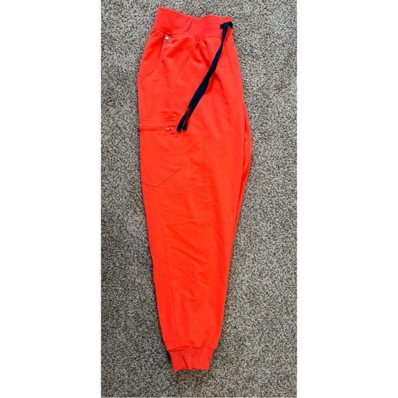 Figs Fiery Coral Scrub Set 3x Tall - Picture 3 of 5